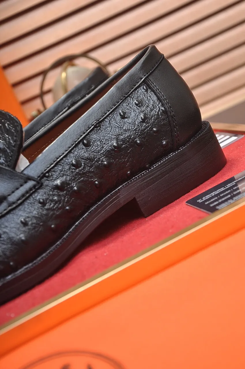 Men's shoes💰440💶[HERMES] (sheepskin lining)🍀Italian top luxury🍀He does not pursue novel styles and gorgeous colors, but attracts the favor of successful men with his flawless, elegant and classic style! This very, very comfortable, simple and stable style makes it easy to match any style! The pattern is absolutely 1:1 refined from the original case, and we strive for excellence in materials, imported cowhide + cowhide lining💪💪💪extraordinary texture👍! .Black brown code number: 38 to 45 (45 customized)